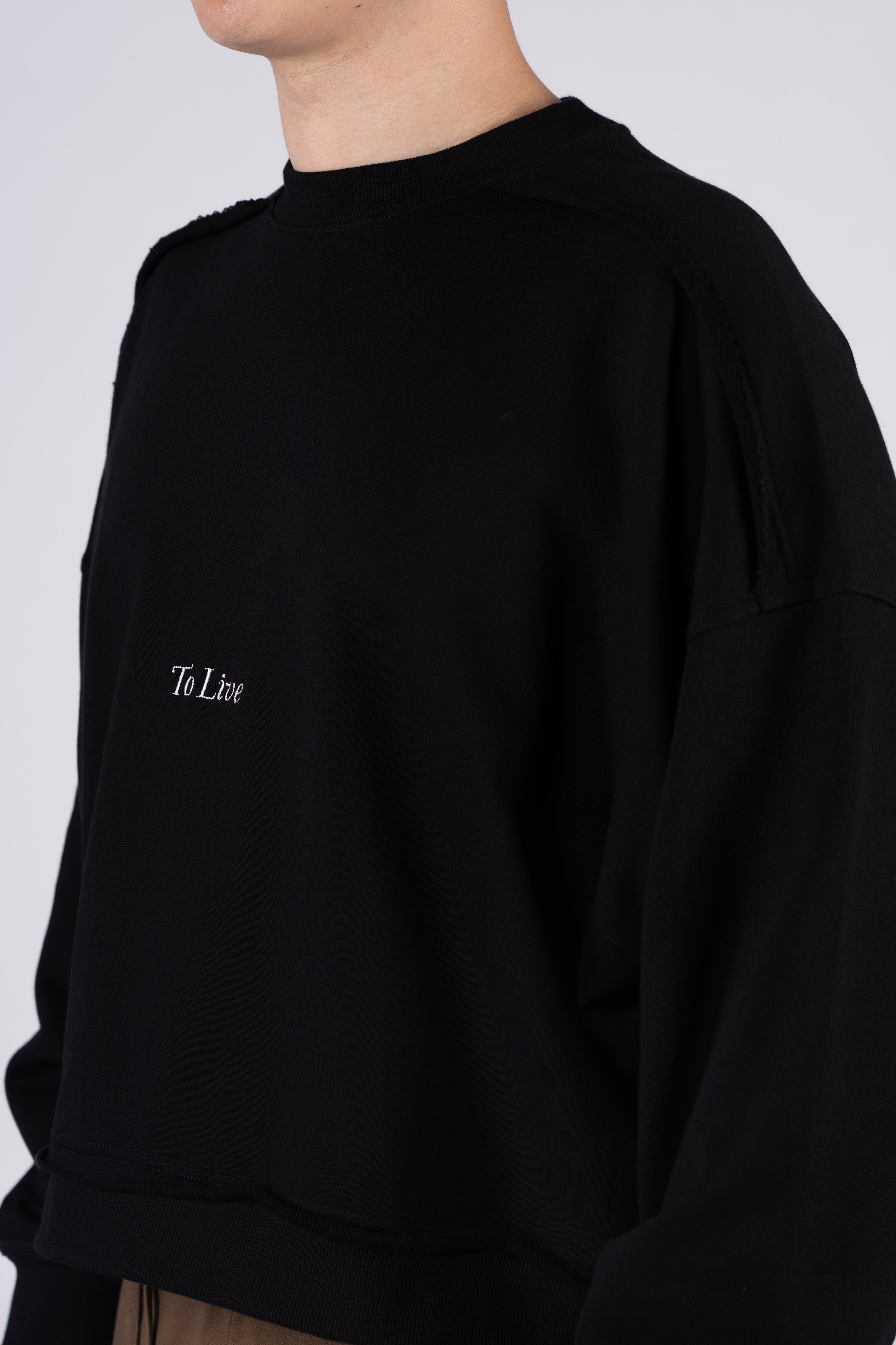 “TO LIVE” Cropped Relaxed Crewneck Sweatshirt - Black