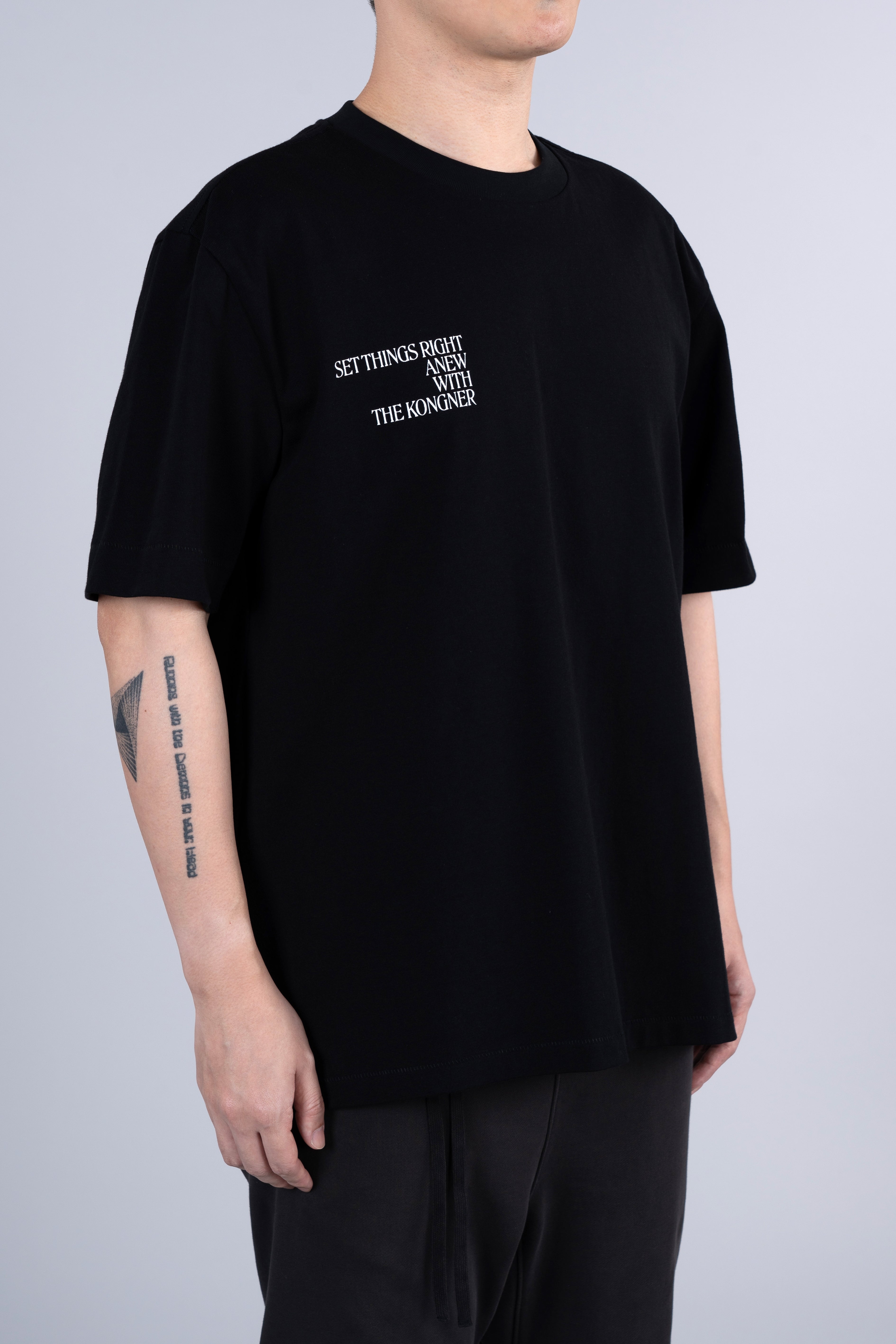 ˝SET THINGS RIGHT˝ Regular T-Shirt - Plain Black